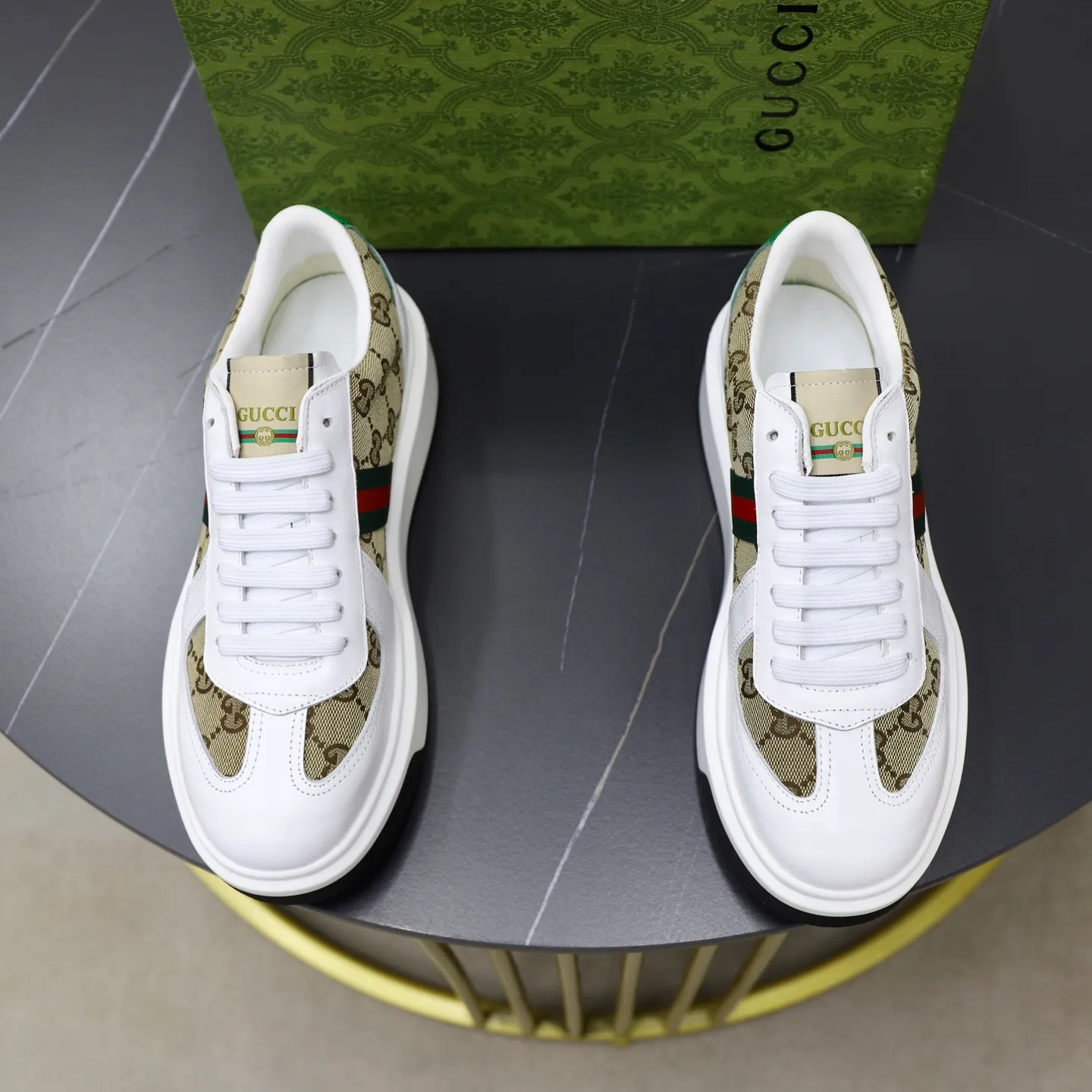Ex-factory price: 462💰🙅‍♂️🙅‍♂️🙅‍♂️ Brand: GUCCI Standard code: 38-44 (45 customized) Grade: Same as the official website Material: Original material splicing Comfortable and breathable lining Lightweight and wear-resistant sports outsole Style category: Men's fashionable casual shoes Running sneakers Distinguished luxury brand elements Top luxury Color: actual picture color